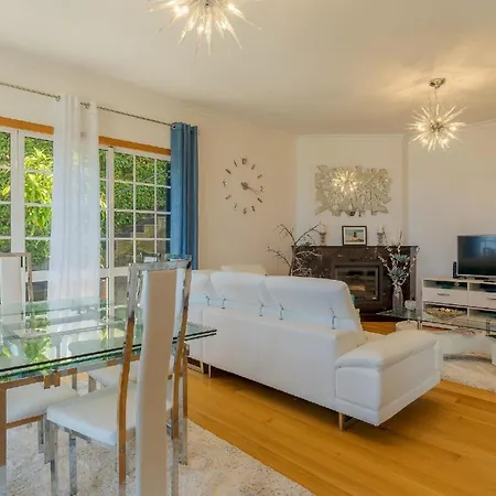 Ferienhaus Mit Privatpool Fuer 6 Personen Ca 300 Qm In Gaula, Madeira Ostkueste Von Madeira *