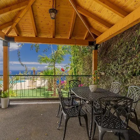 Ferienhaus Mit Privatpool Fuer 6 Personen Ca 300 Qm In Gaula, Madeira Ostkueste Von Madeira *